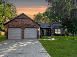 827 Sable Ridge Drive, Greenwood, IN 46142