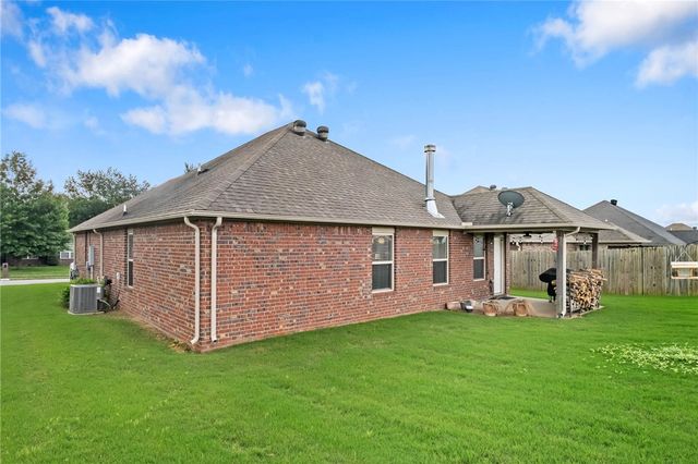 3060 Hook Lane, Farmington, AR 72730