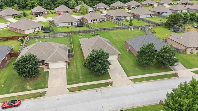 3060 Hook Lane, Farmington, AR 72730