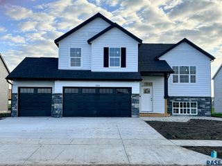 5924 S Coneflower Ave Avenue, Sioux Falls, SD 57108