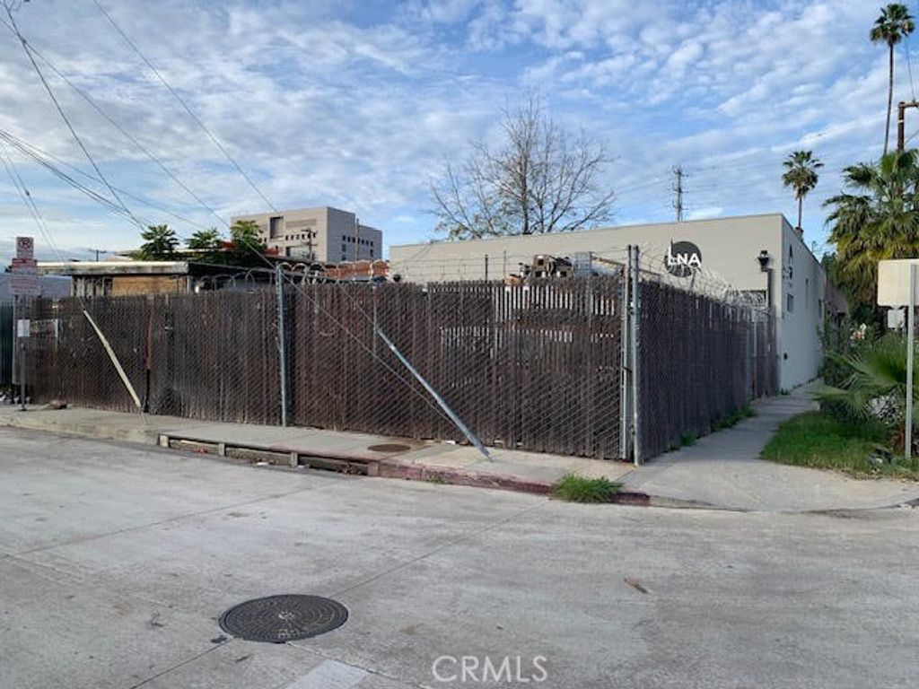 6103 Tyrone, Van Nuys (los Angeles), CA 91401