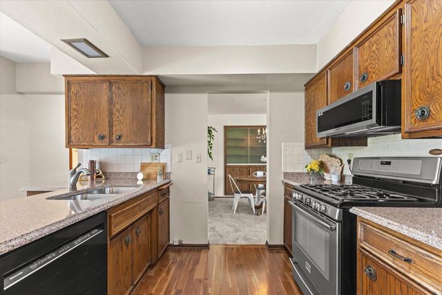 S93W22525 Henneberry AVENUE, Big Bend, WI 53103