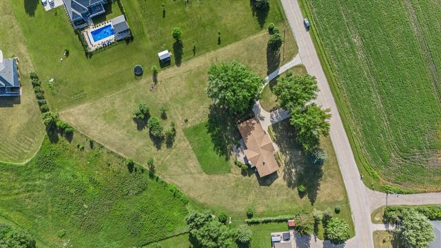S93W22525 Henneberry AVENUE, Big Bend, WI 53103