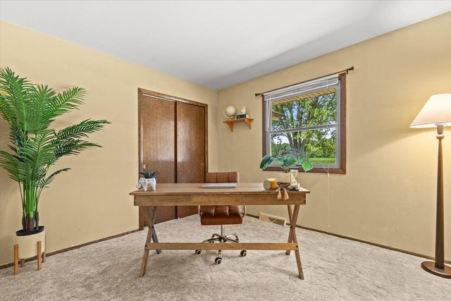 S93W22525 Henneberry AVENUE, Big Bend, WI 53103