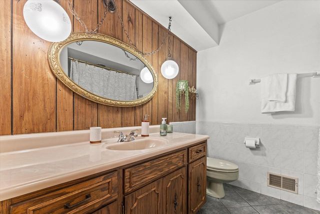 S93W22525 Henneberry AVENUE, Big Bend, WI 53103