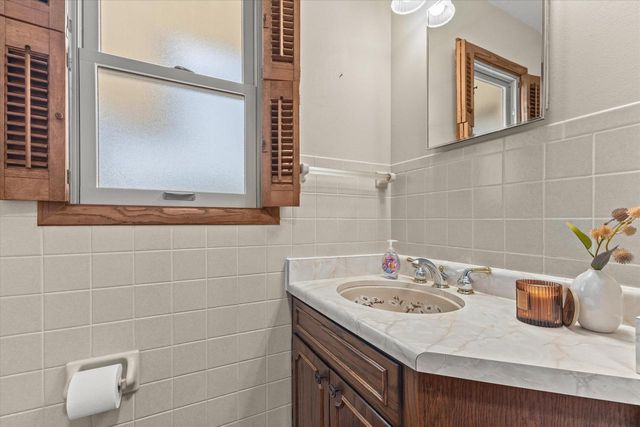 S93W22525 Henneberry AVENUE, Big Bend, WI 53103