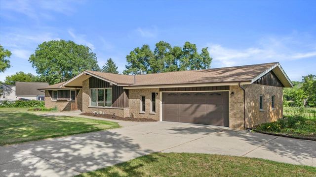 S93W22525 Henneberry AVENUE, Big Bend, WI 53103