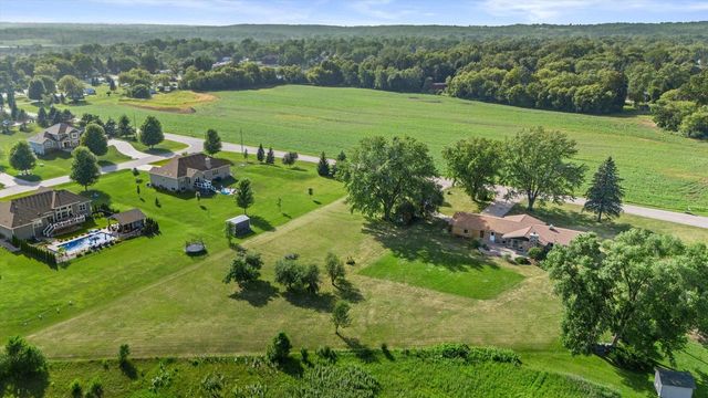 S93W22525 Henneberry AVENUE, Big Bend, WI 53103