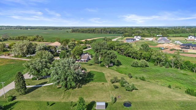 S93W22525 Henneberry AVENUE, Big Bend, WI 53103