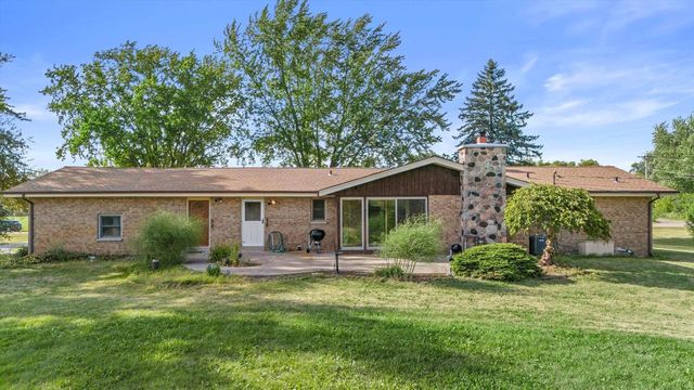 S93W22525 Henneberry AVENUE, Big Bend, WI 53103