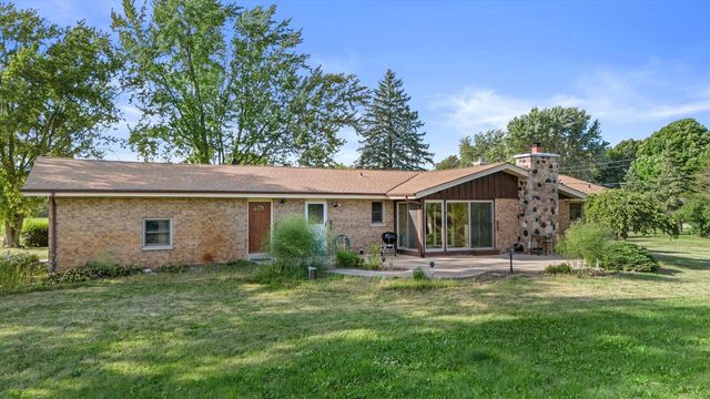 S93W22525 Henneberry AVENUE, Big Bend, WI 53103
