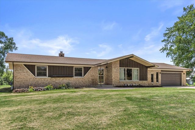 S93W22525 Henneberry AVENUE, Big Bend, WI 53103