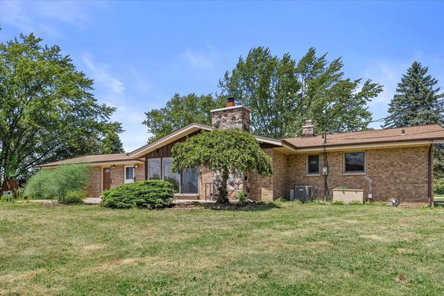 S93W22525 Henneberry AVENUE, Big Bend, WI 53103