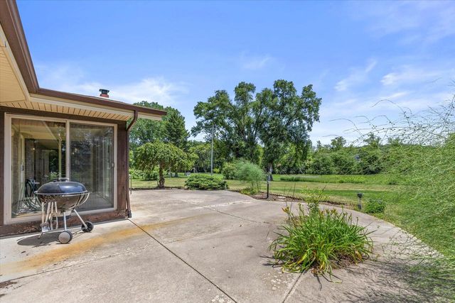 S93W22525 Henneberry AVENUE, Big Bend, WI 53103
