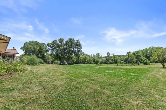 S93W22525 Henneberry AVENUE, Big Bend, WI 53103
