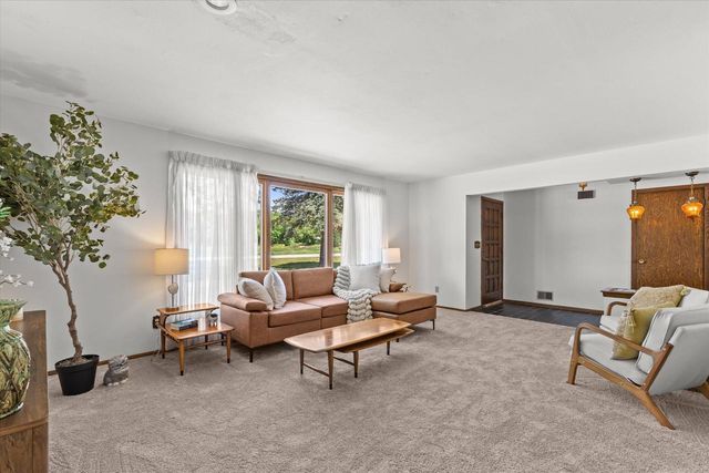 S93W22525 Henneberry AVENUE, Big Bend, WI 53103