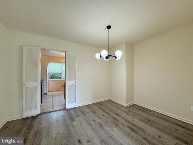 4104 SIDEBURN RD, Fairfax, VA 22030