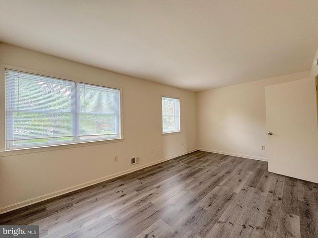 4104 SIDEBURN RD, Fairfax, VA 22030