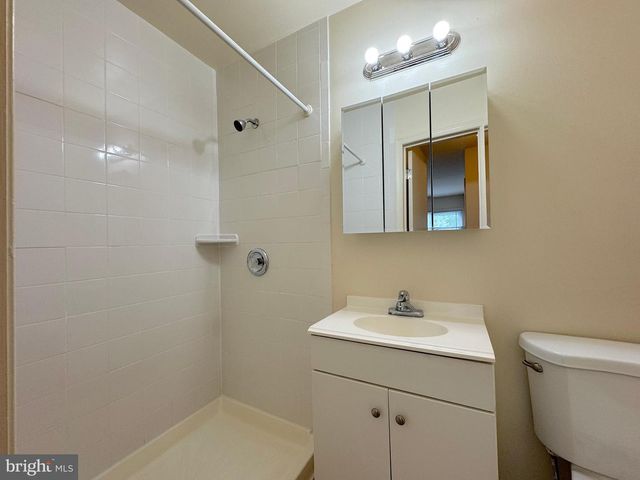 4104 SIDEBURN RD, Fairfax, VA 22030
