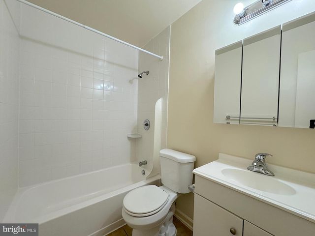 4104 SIDEBURN RD, Fairfax, VA 22030
