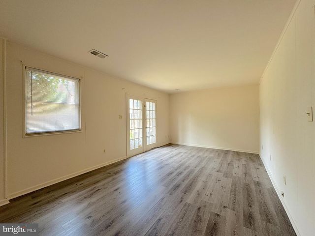4104 SIDEBURN RD, Fairfax, VA 22030