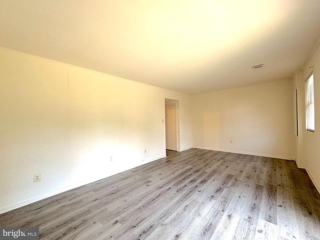 4104 SIDEBURN RD, Fairfax, VA 22030