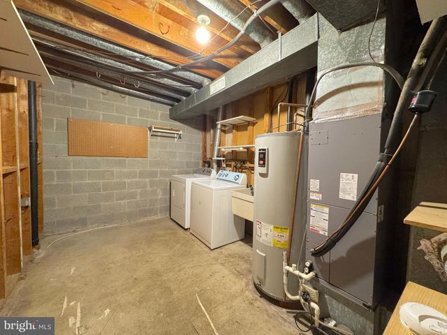 4104 SIDEBURN RD, Fairfax, VA 22030