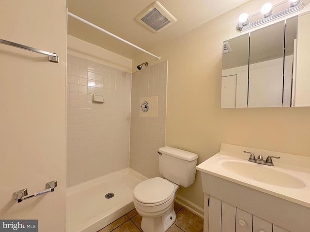 4104 SIDEBURN RD, Fairfax, VA 22030