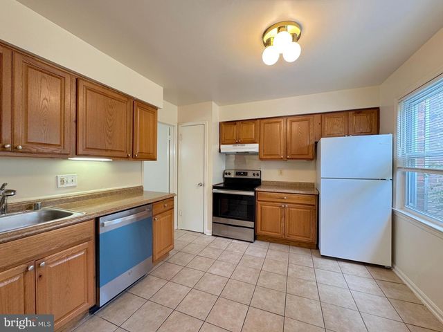 4104 SIDEBURN RD, Fairfax, VA 22030