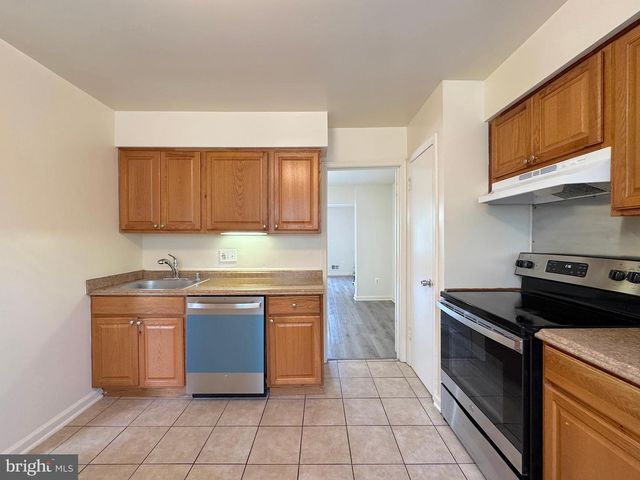 4104 SIDEBURN RD, Fairfax, VA 22030