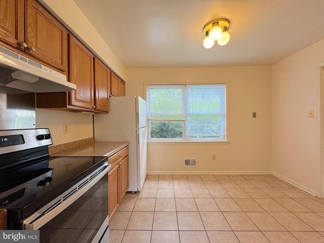 4104 SIDEBURN RD, Fairfax, VA 22030