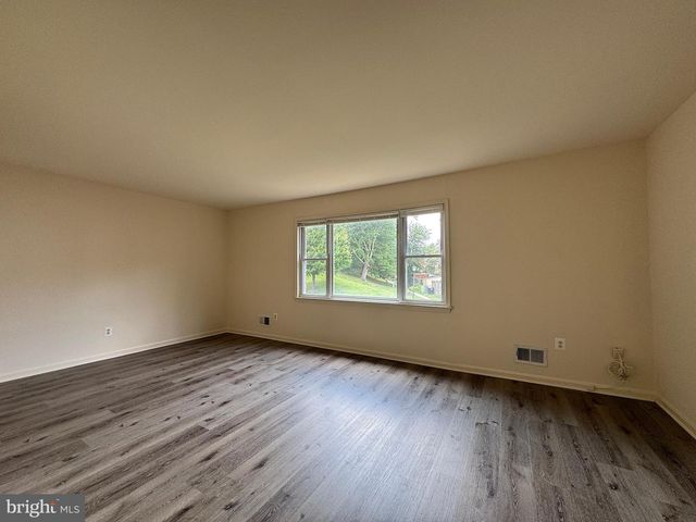 4104 SIDEBURN RD, Fairfax, VA 22030