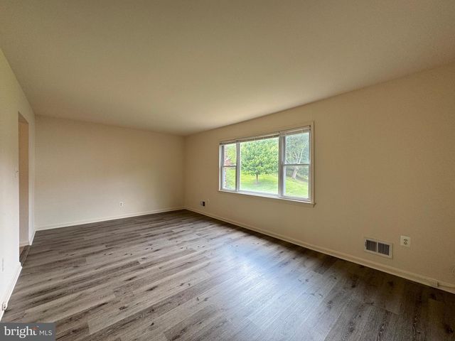 4104 SIDEBURN RD, Fairfax, VA 22030