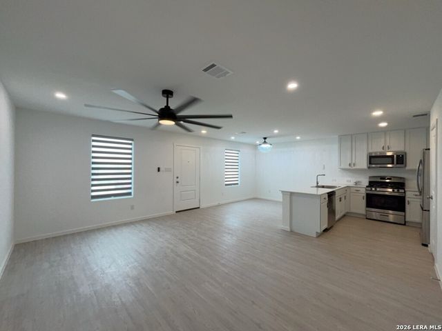 6914 Dorato Ridge, Elmendorf, TX 78112