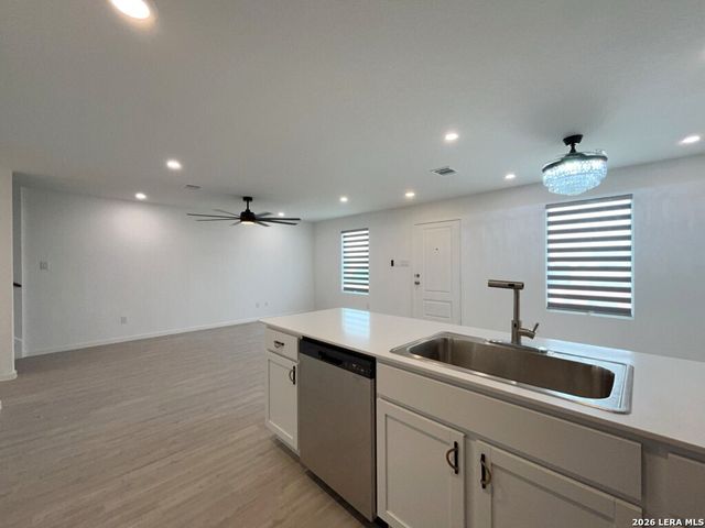 6914 Dorato Ridge, Elmendorf, TX 78112