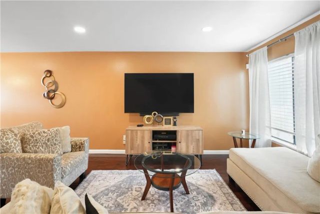 11401 Berendo Avenue 6, Los Angeles, CA 90044