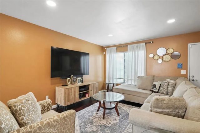 11401 Berendo Avenue 6, Los Angeles, CA 90044