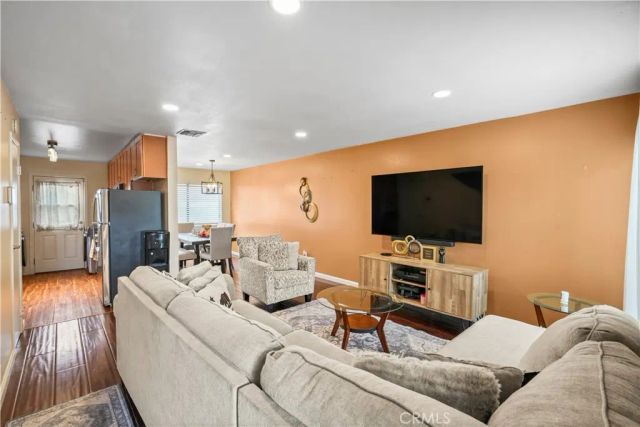11401 Berendo Avenue 6, Los Angeles, CA 90044