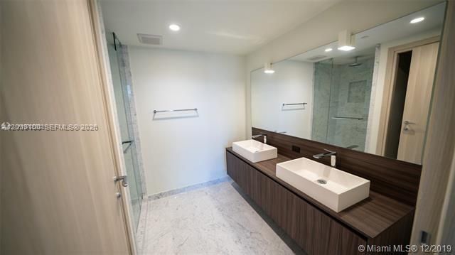 1000 Brickell Plaza 4905, Miami, FL 33131