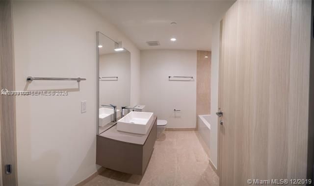 1000 Brickell Plaza 4905, Miami, FL 33131