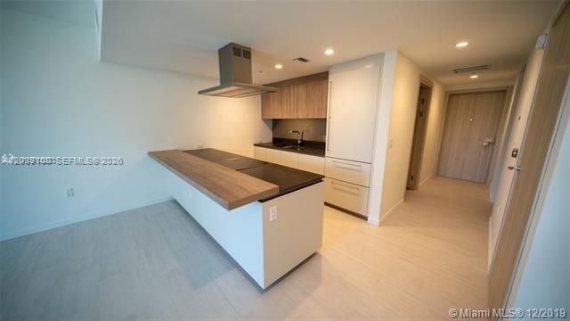 1000 Brickell Plaza 4905, Miami, FL 33131