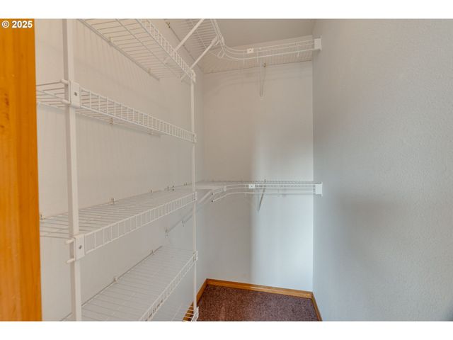 15648 Ne MILTON Pl, Portland, OR 97230