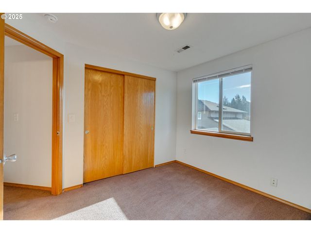 15648 Ne MILTON Pl, Portland, OR 97230