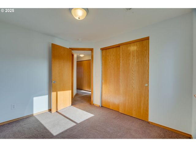 15648 Ne MILTON Pl, Portland, OR 97230