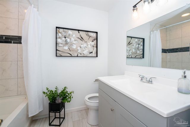 4 Barrington Ct, Pensacola, FL 32506