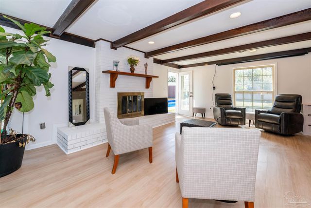 4 Barrington Ct, Pensacola, FL 32506