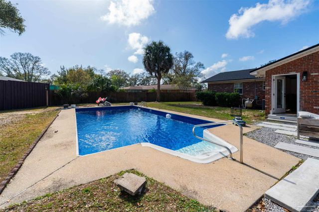 4 Barrington Ct, Pensacola, FL 32506
