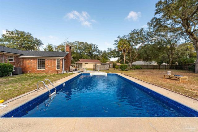 4 Barrington Ct, Pensacola, FL 32506