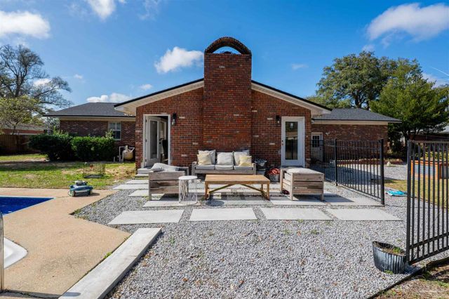 4 Barrington Ct, Pensacola, FL 32506