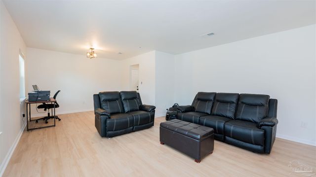 4 Barrington Ct, Pensacola, FL 32506